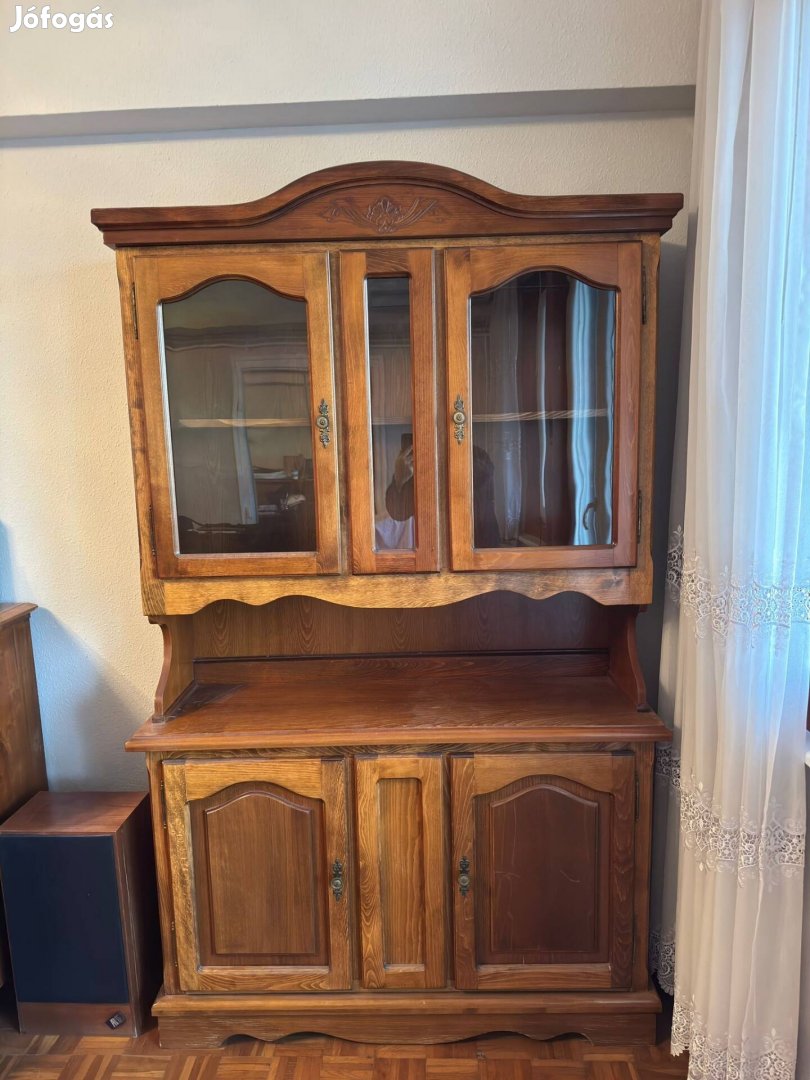 Tölgy tálalószekrény üvegajtós