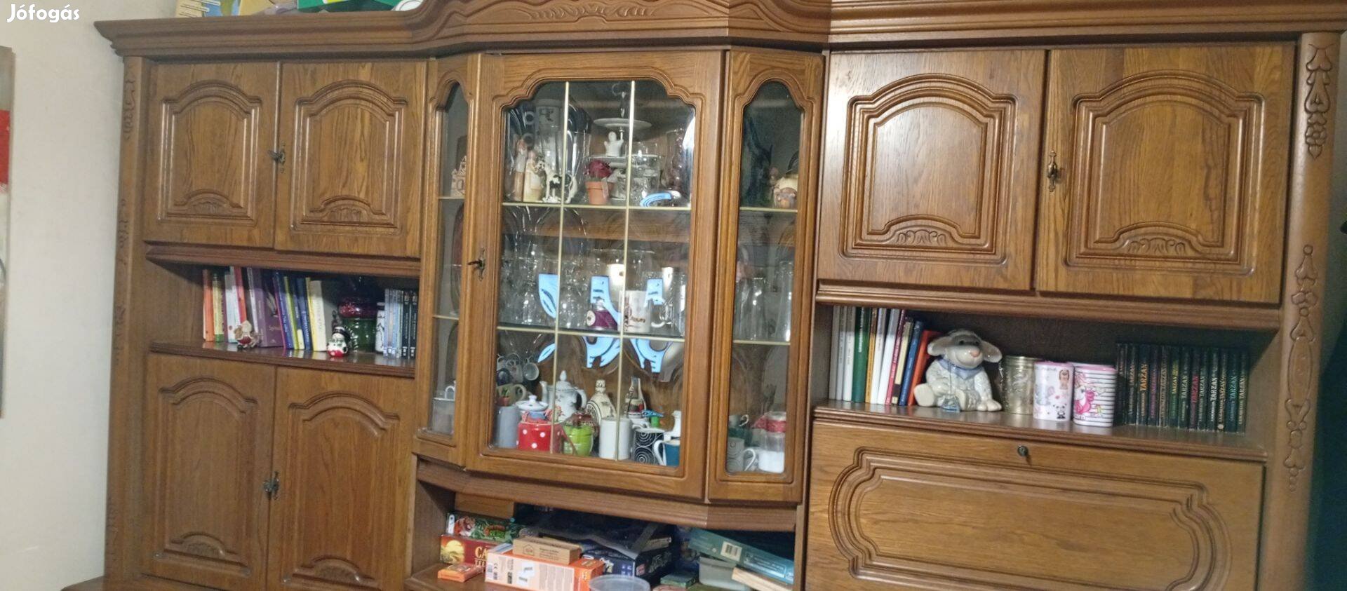 Tölgyfafrontos nappali szekrénysor