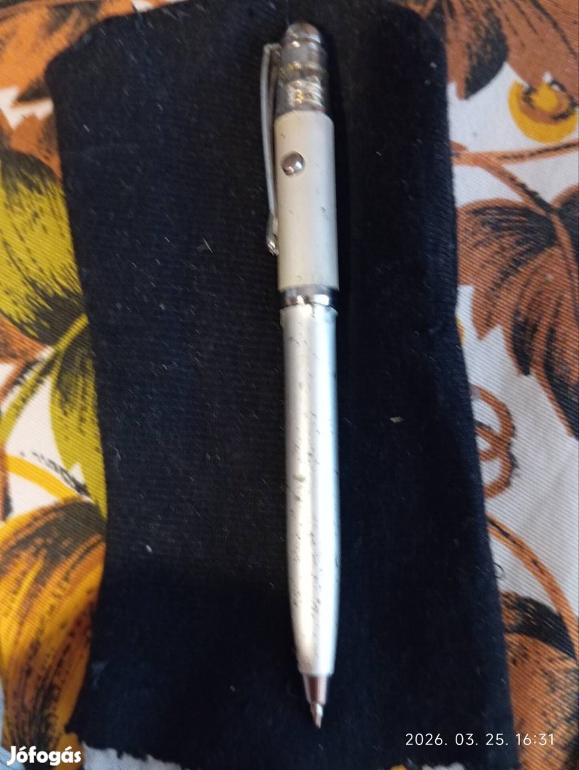 Toll, különleges.Régen gomb elemmel világított.