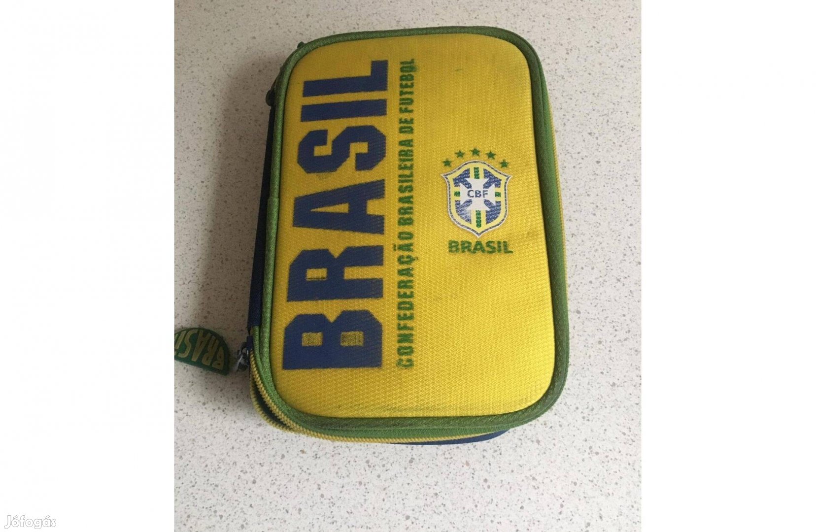 Tolltartó emeletes iskola focis Brasil