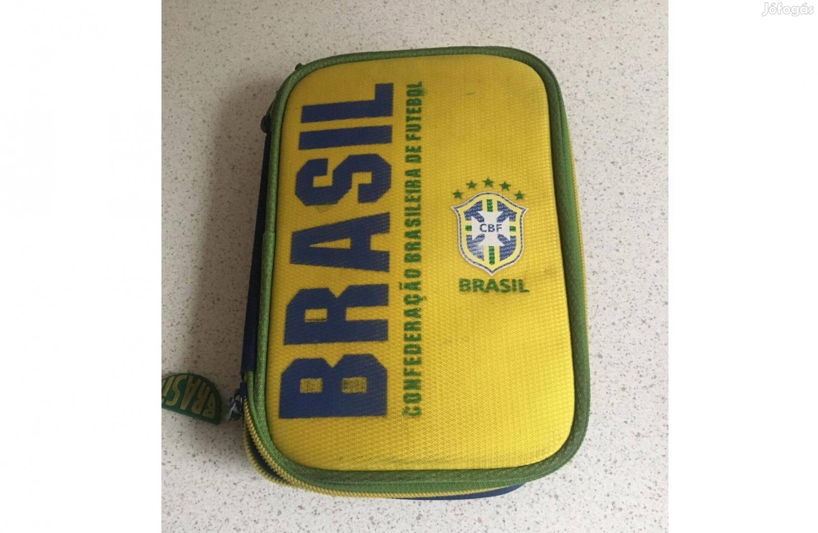 Tolltartó emeletes iskola focis Brasil