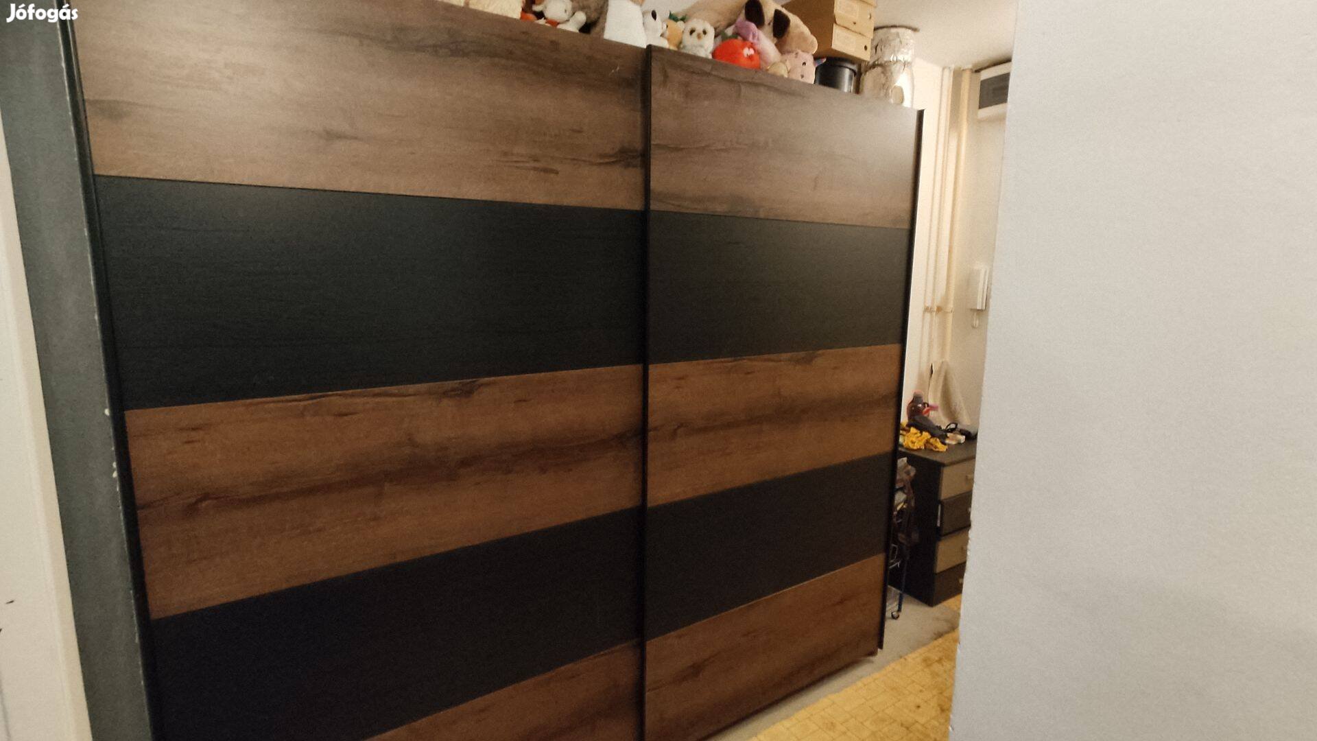 Tolóajtós Szekrény TölgyAntracit tölgy Tökéletes állapotban
