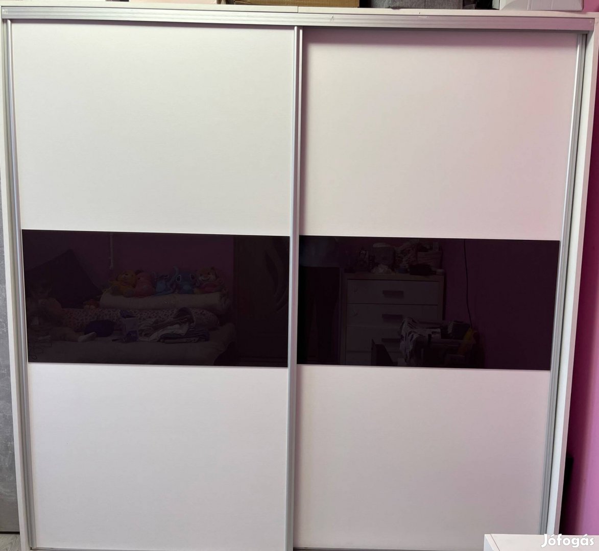 Tolóajtós gardróbszekrény 200200 cm