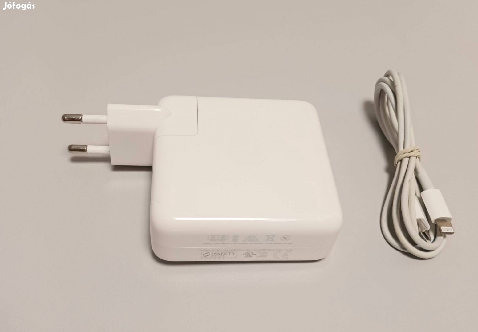 Töltő / Adapter 61W USB-C Macbook Pro 13" (A1718) + Iphone kábel