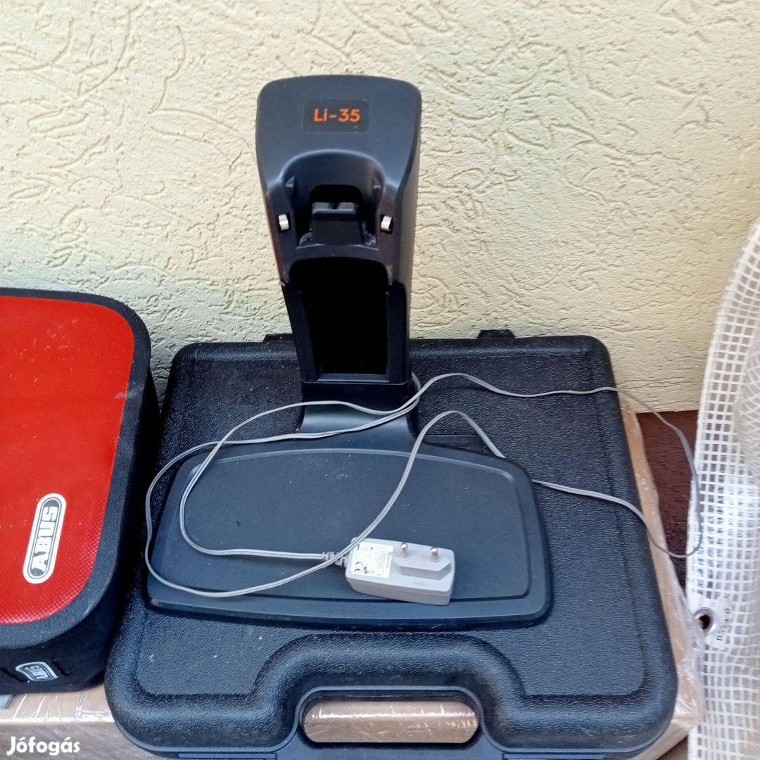 Töltőállvány Electrolux akkus porszivóhoz