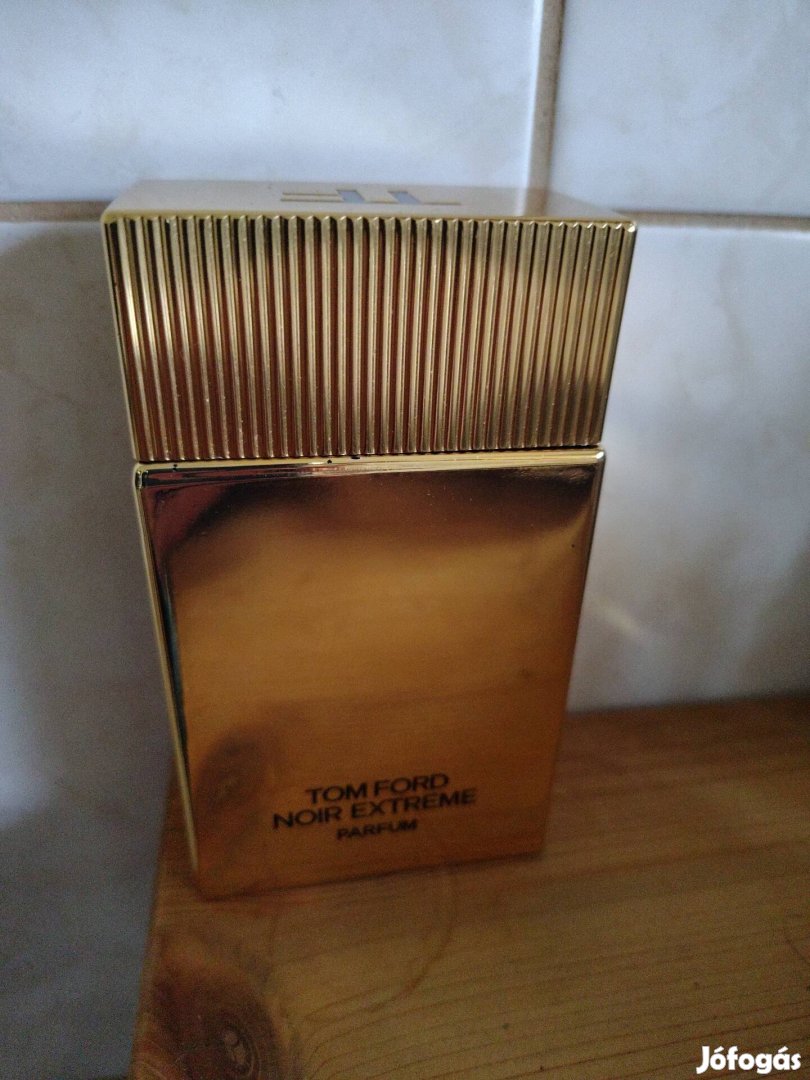 Tom Ford noir extreme üres parfümös üveg.