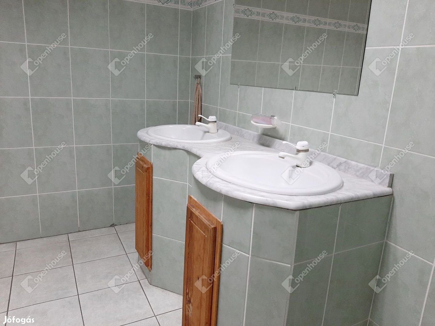 Tömegközlekedési eszközzel is könnyen megközelíthető