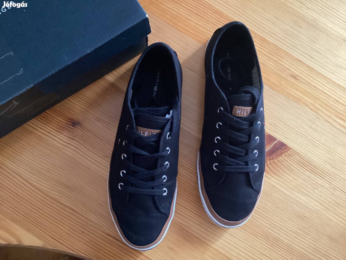 Tommy Hilfiger 38 fekete női sneaker eladó