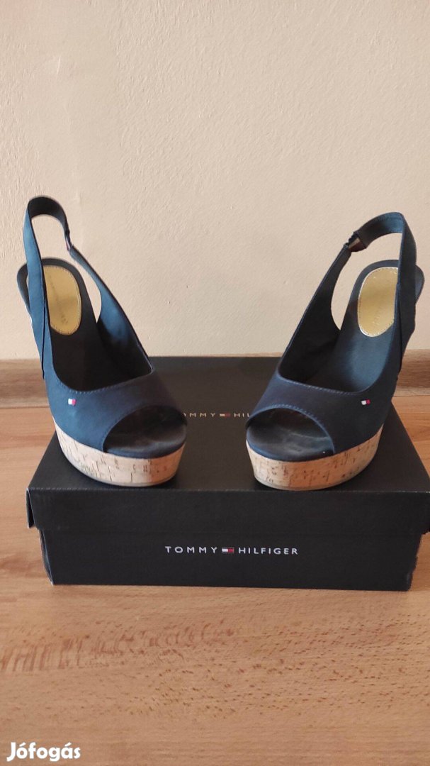 Tommy Hilfiger 40-es méret női nyári cipő szandál eladó