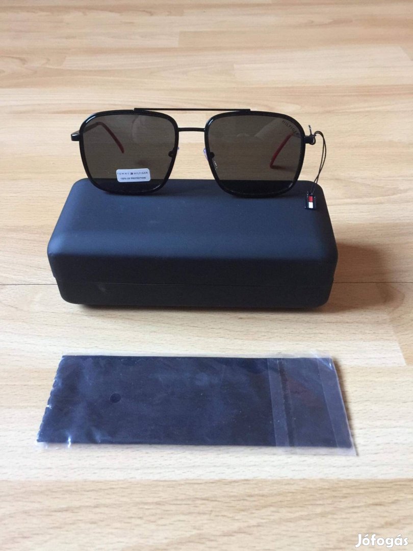 Tommy Hilfiger - Alesso - fémkeretes, UV szűrős napszemüveg.
