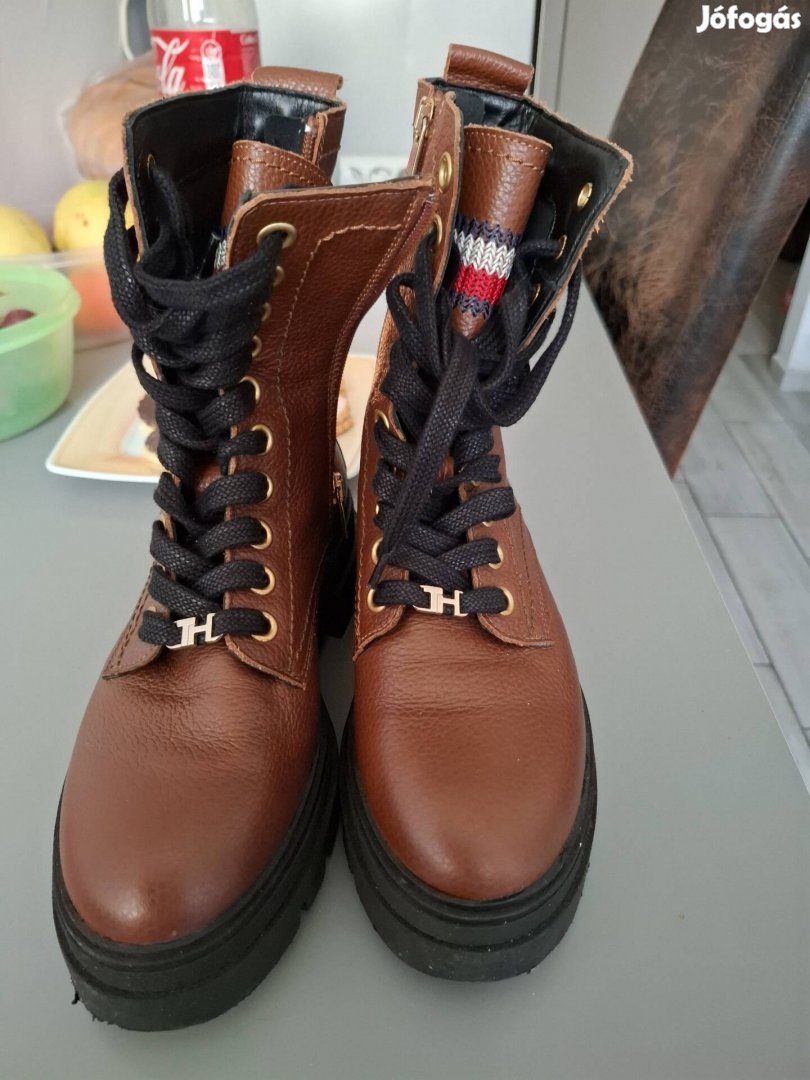 Tommy Hilfiger bakancs