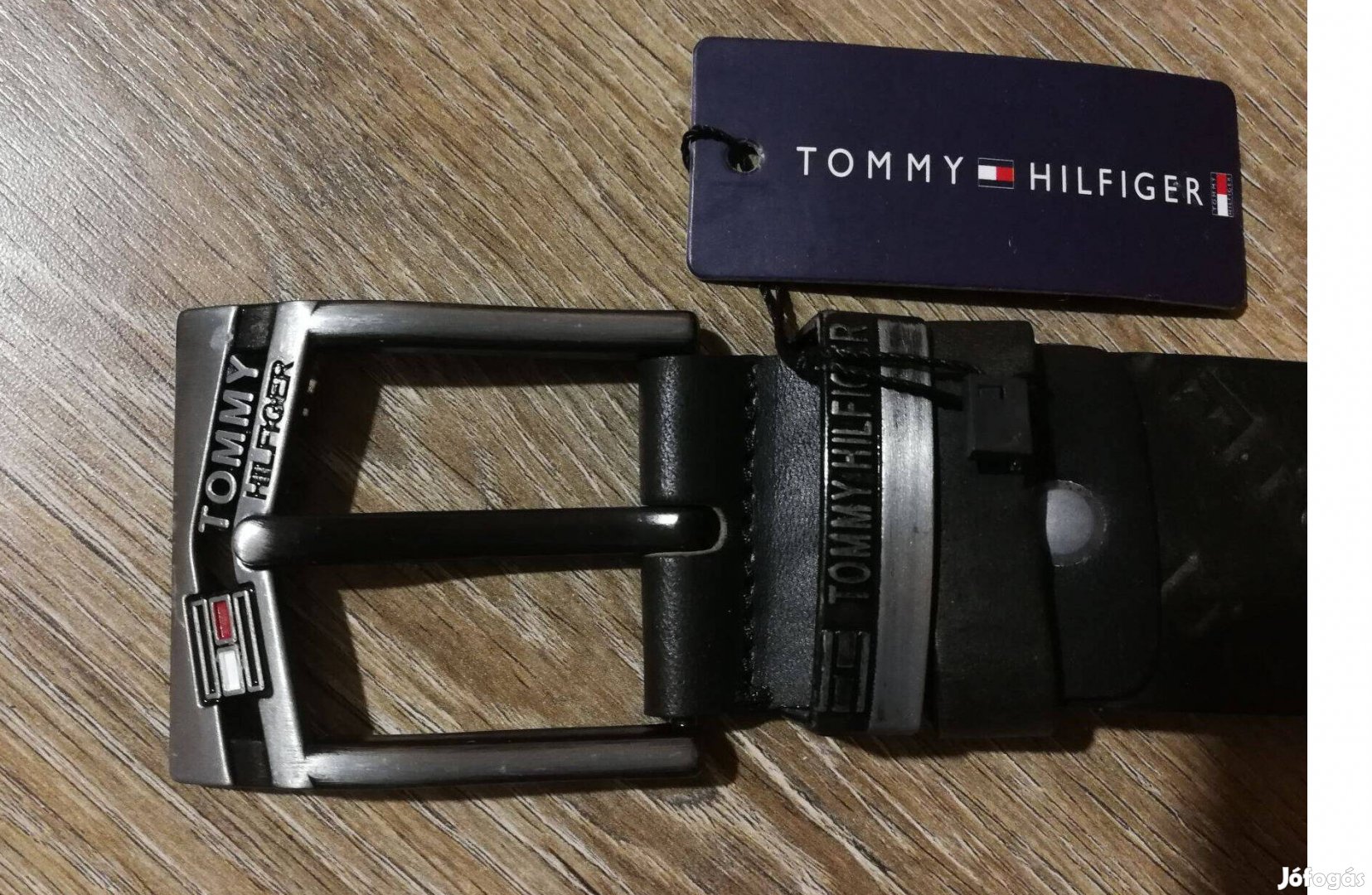 Tommy Hilfiger bőr öv