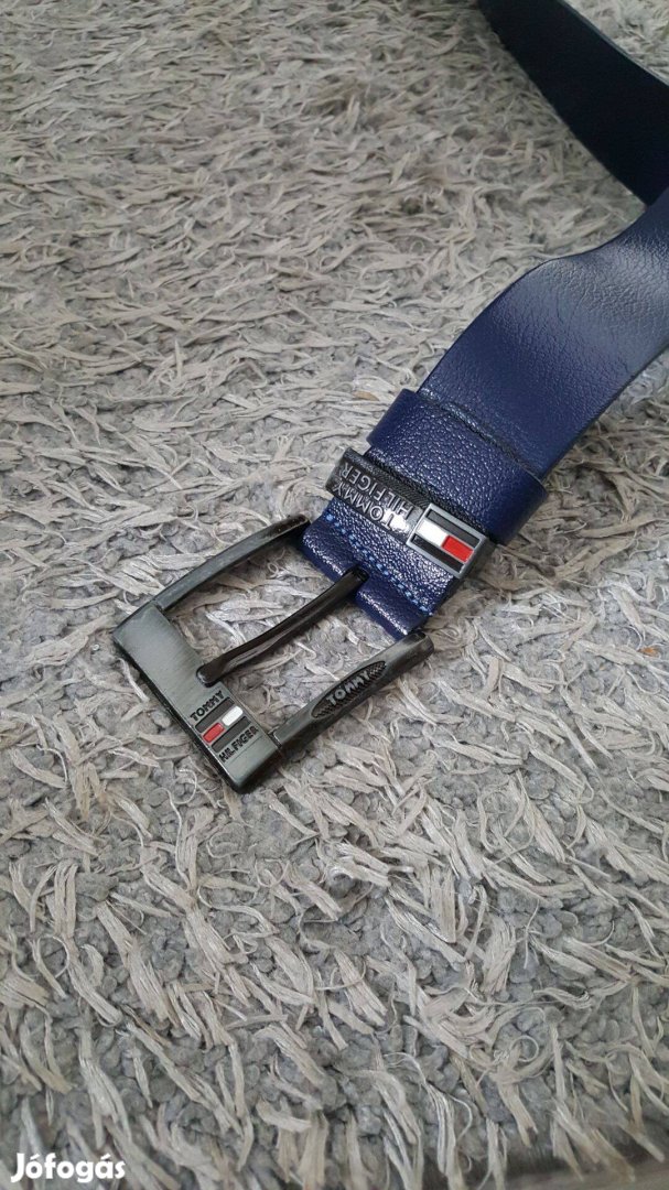 Tommy Hilfiger bőr öv