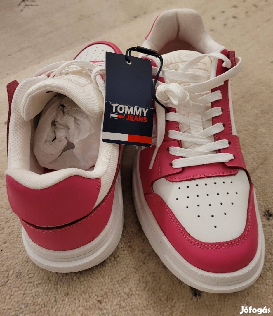 Tommy Hilfiger cipő 39