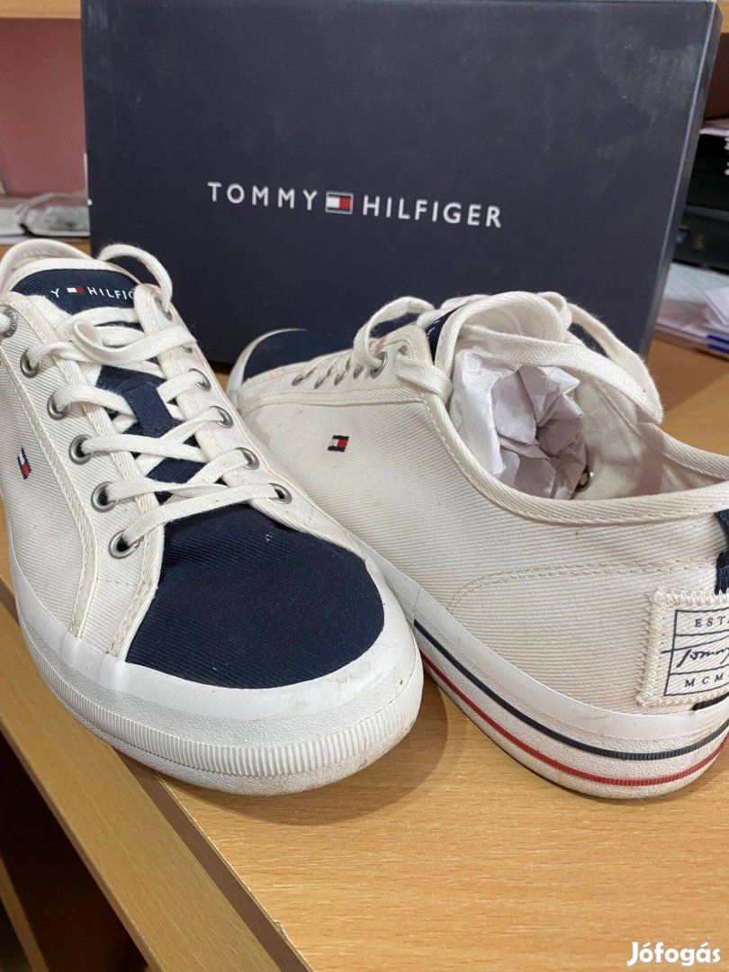 Tommy Hilfiger cipő 42-es