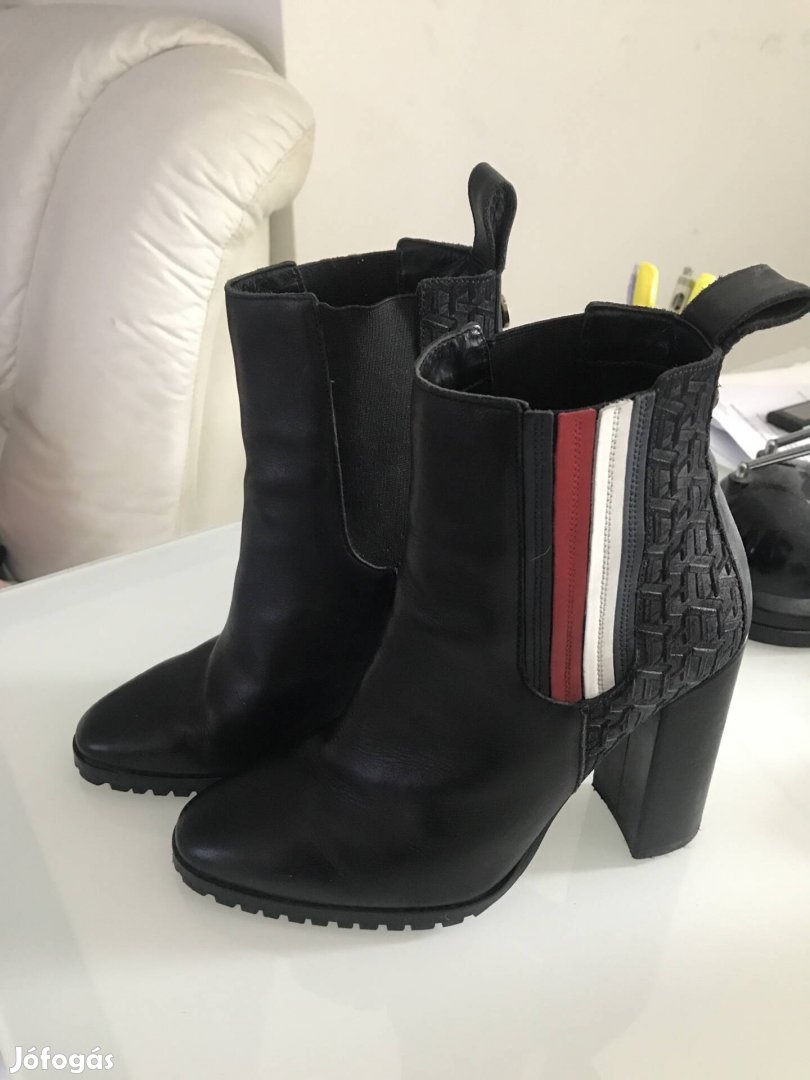 Tommy Hilfiger csizma 38