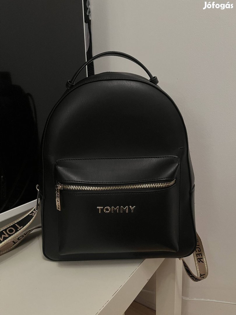 Tommy Hilfiger fekete-arany backpack hátizsák 