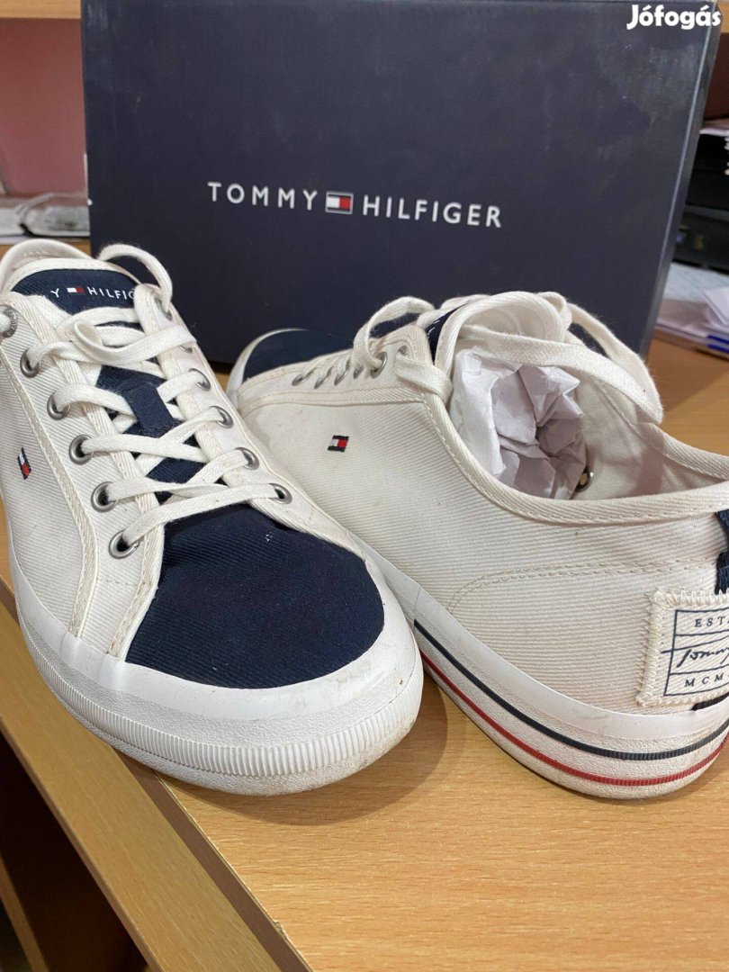 Tommy Hilfiger ffi/fiú lábbeli 42-es / fehér