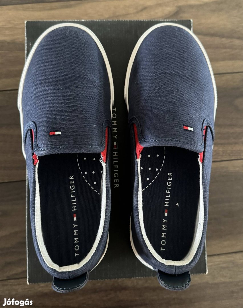 Tommy Hilfiger gyermekcipő új 33