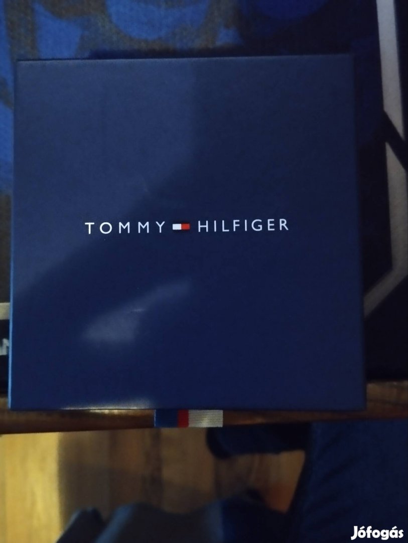 Tommy Hilfiger karkötő 