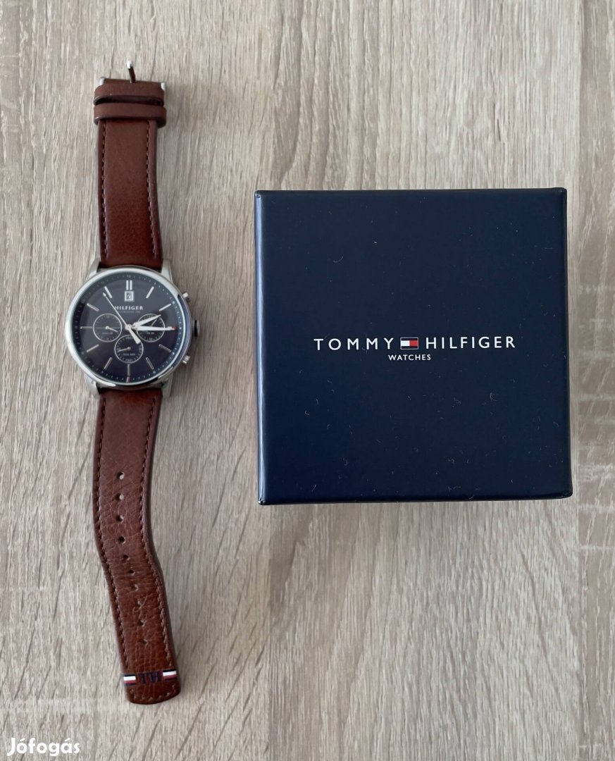 Tommy Hilfiger karóra bőr szíjjal