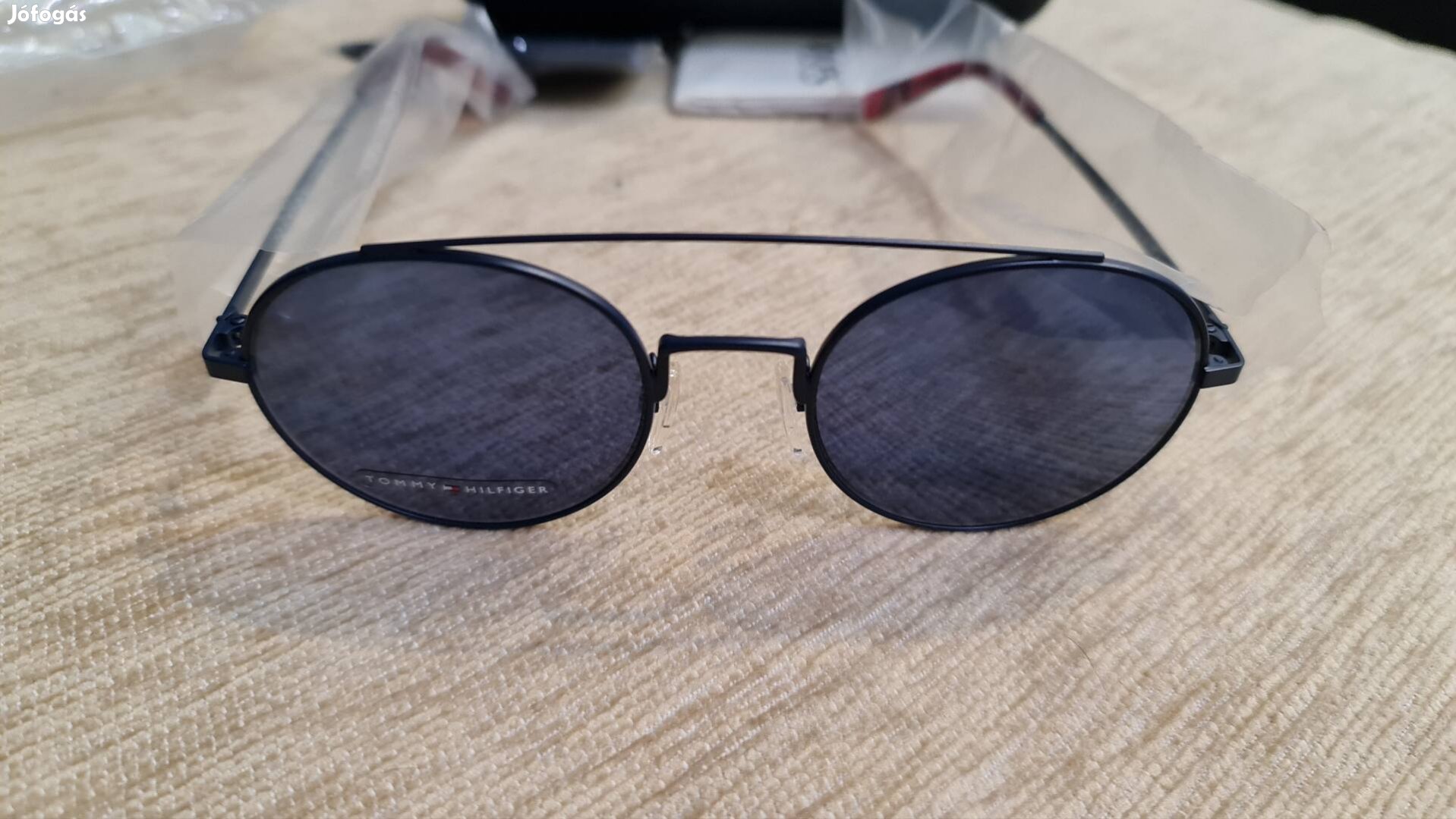Tommy Hilfiger napszemüveg (Új) eladó!