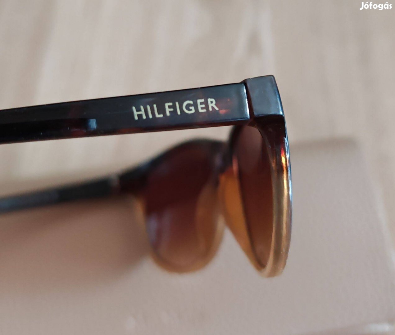 Tommy Hilfiger női napszemüveg