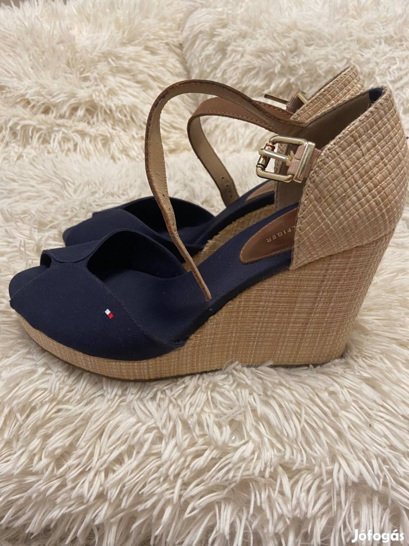 Tommy Hilfiger női szandál eladó