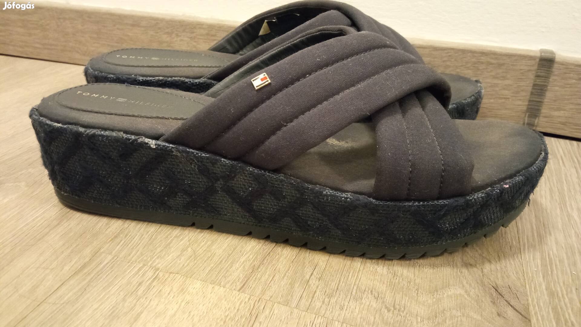 Tommy Hilfiger papucs 41
