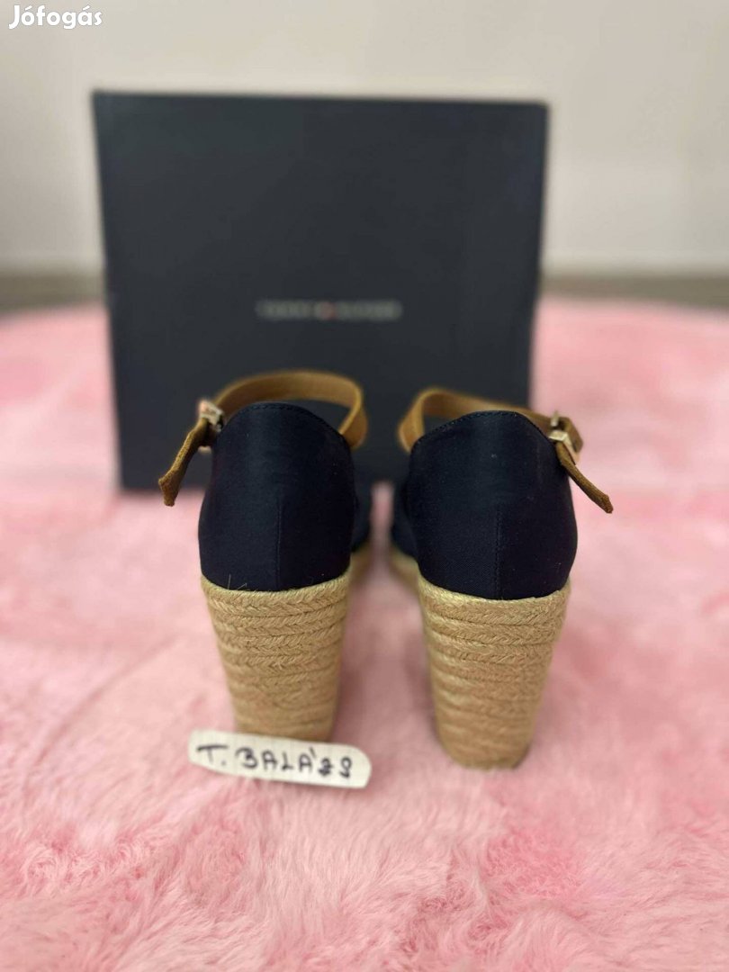 Tommy Hilfiger platform szandál