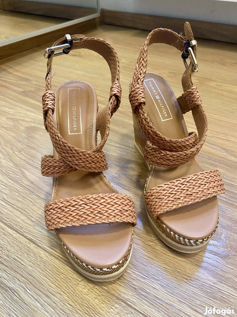 Tommy Hilfiger szandál