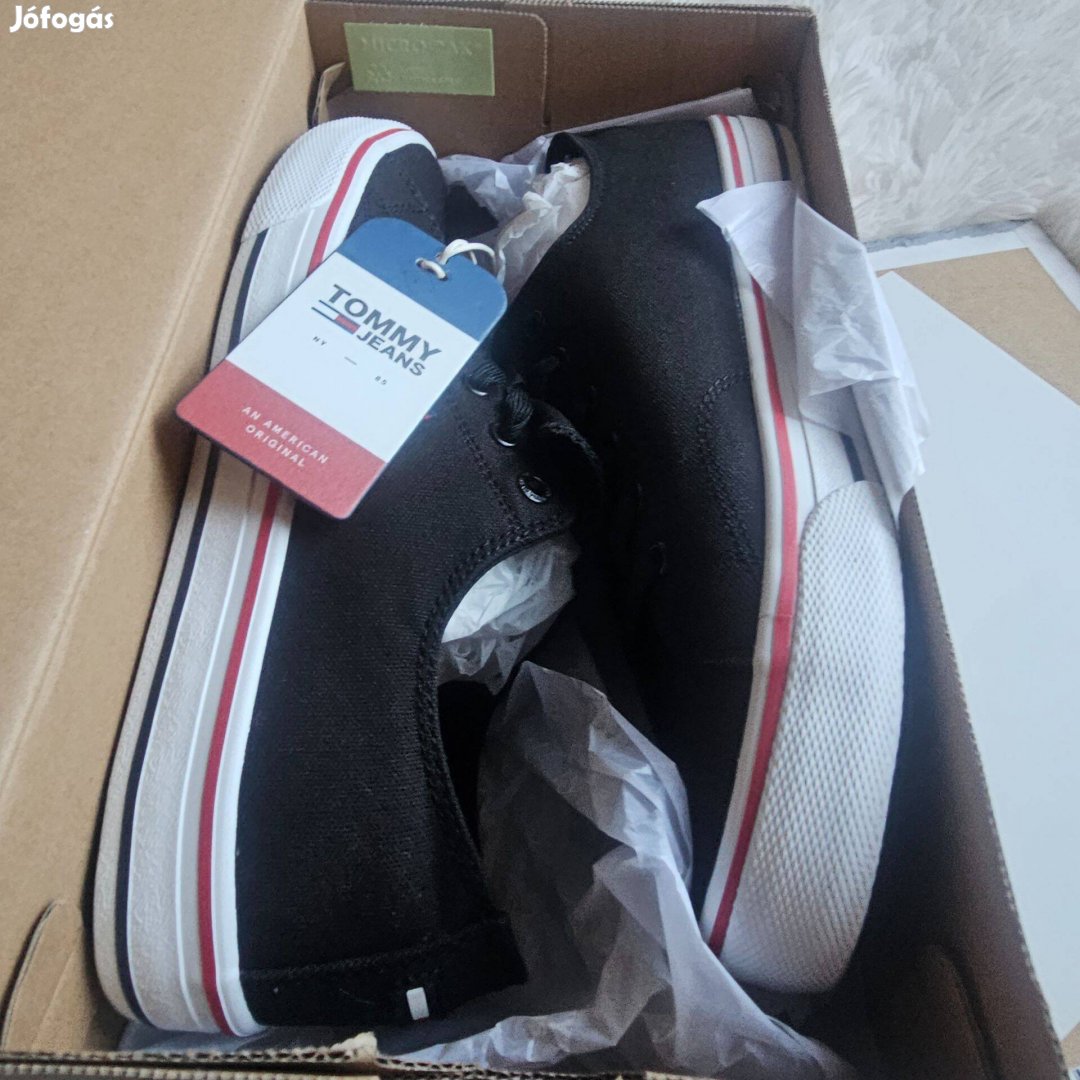 Tommy Hilfiger tornacipö új dobozos 41-es méret
