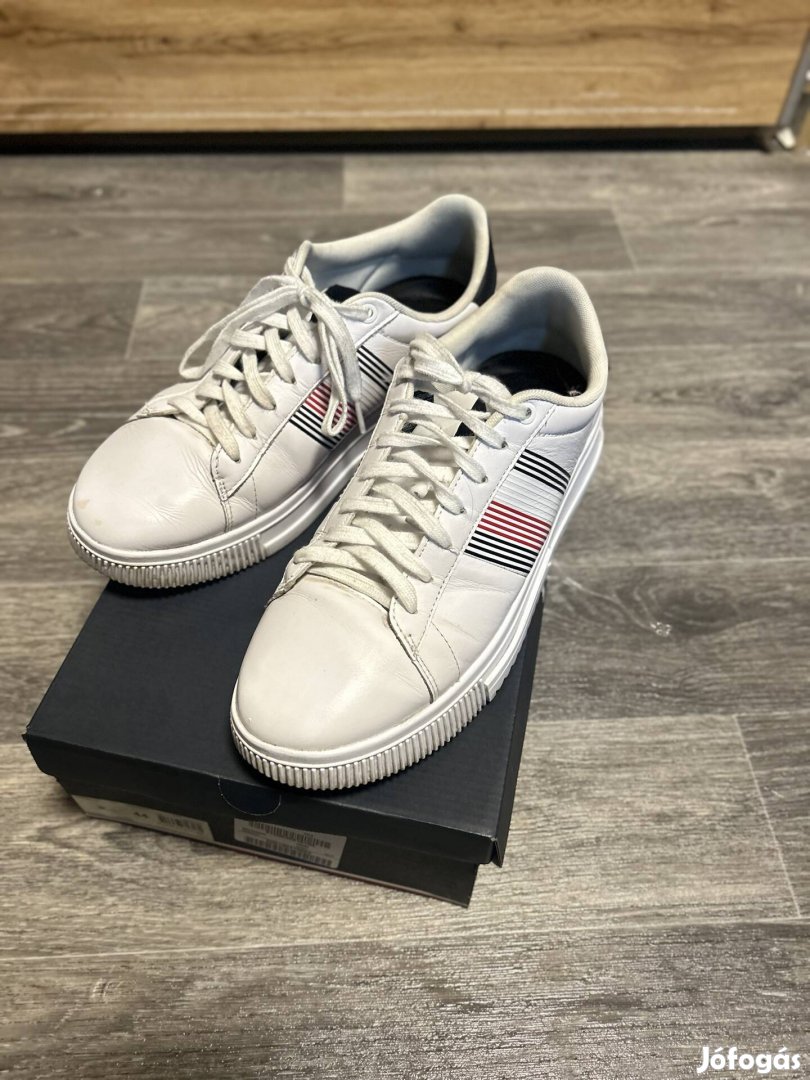 Tommy hilfiger cipő 