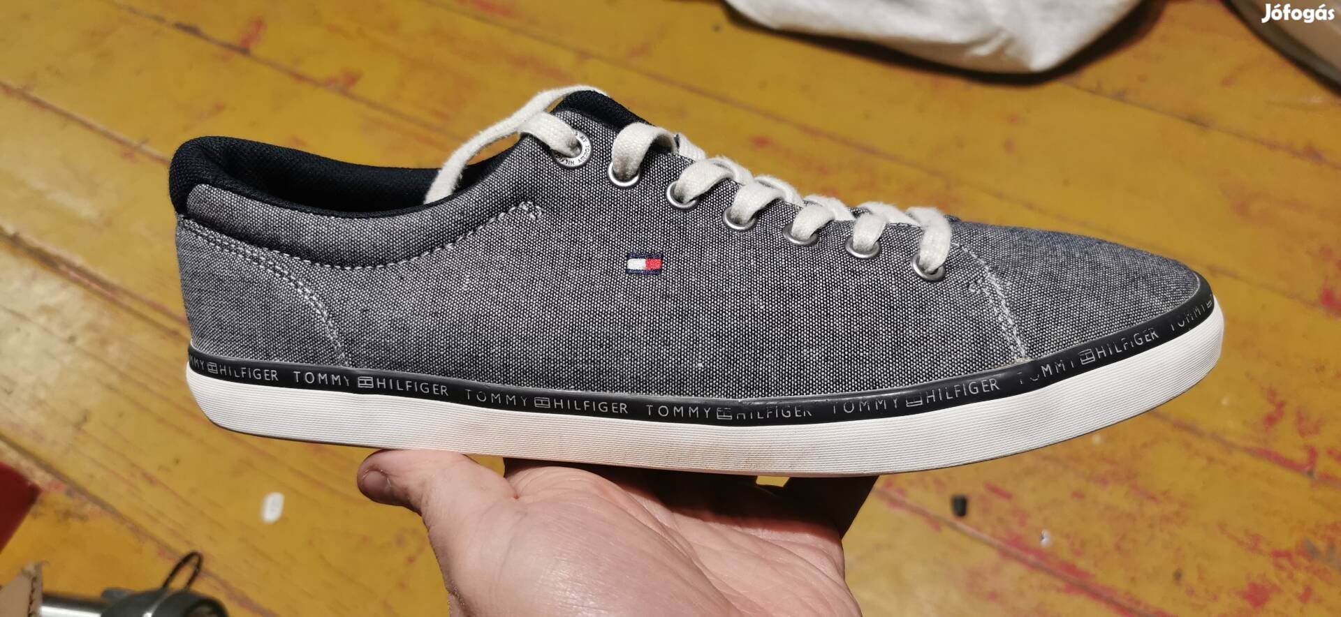 Tommy hilfiger vászon cipő 44. 