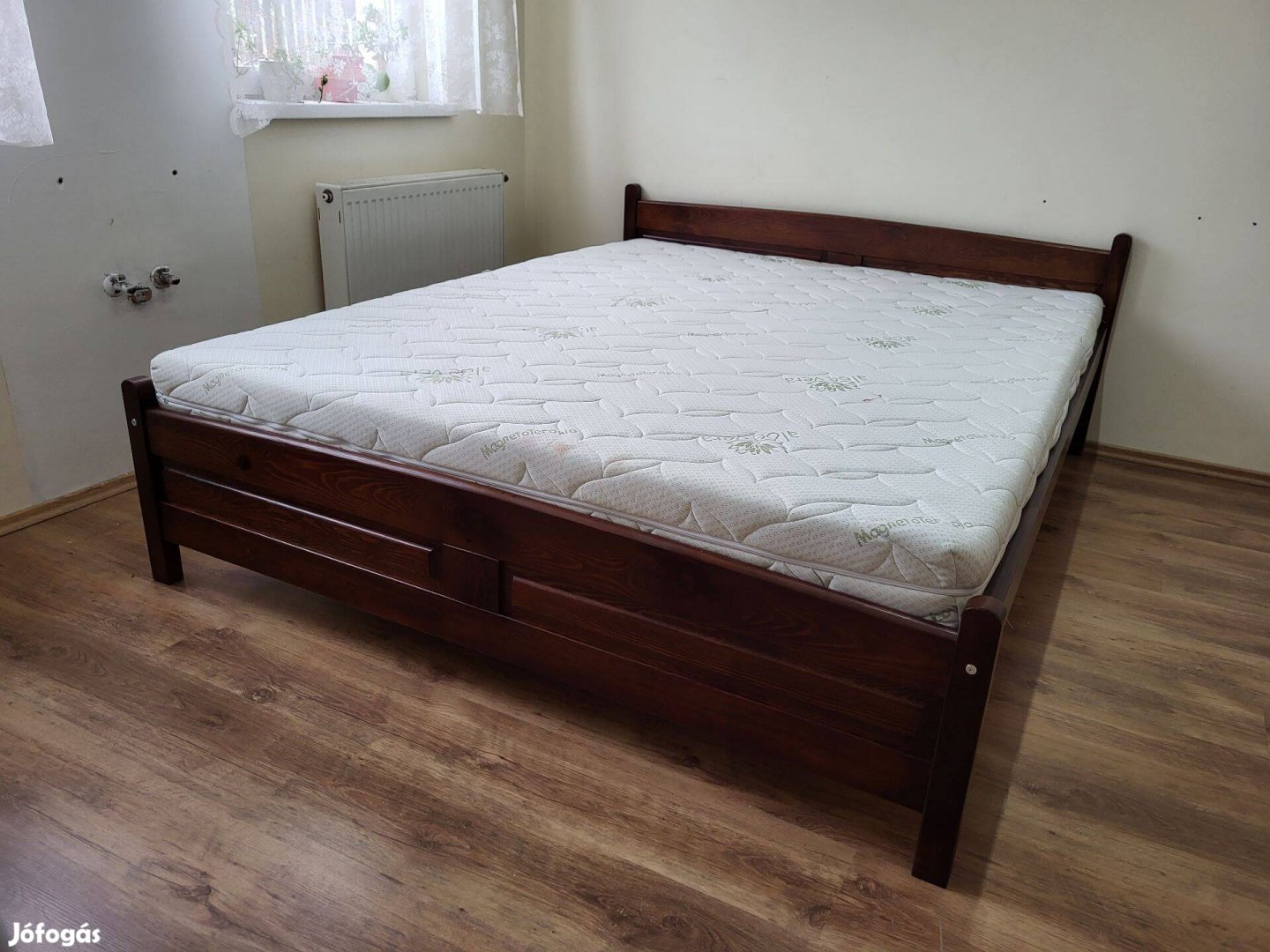 Tömör borovi fenyőből készült új gyártású ágy eladó
