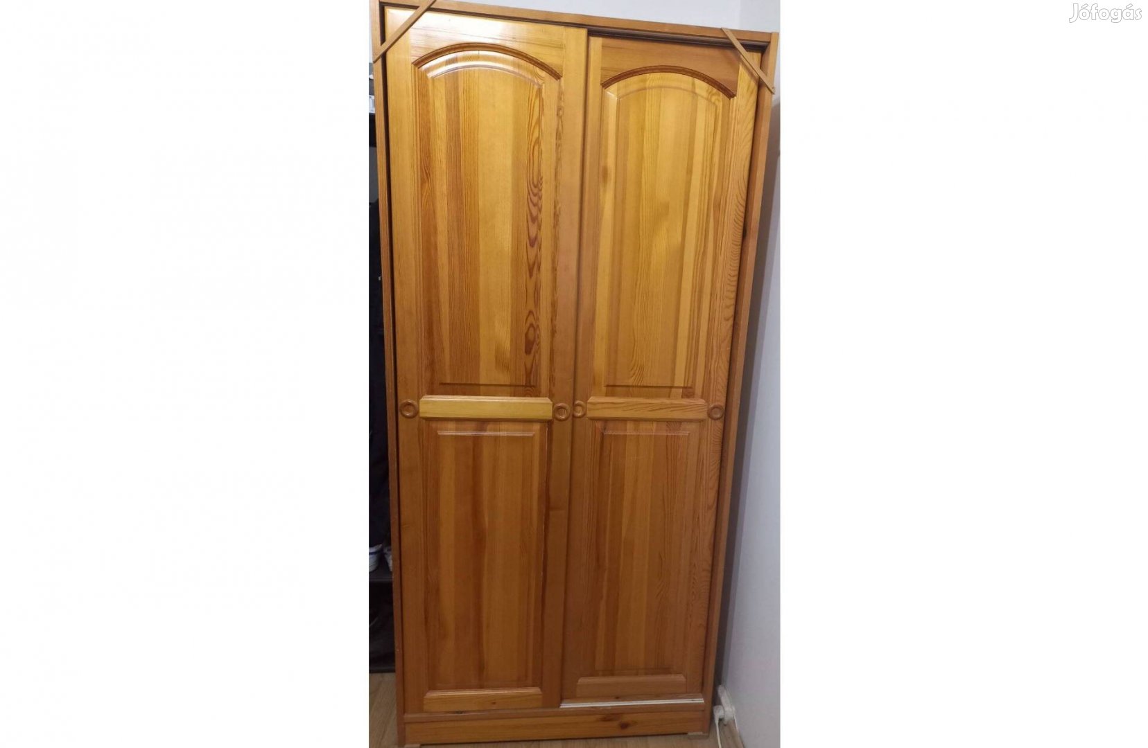 Tömör fenyő gardróbszekrény-masszív, szép állapot, 90X60X190