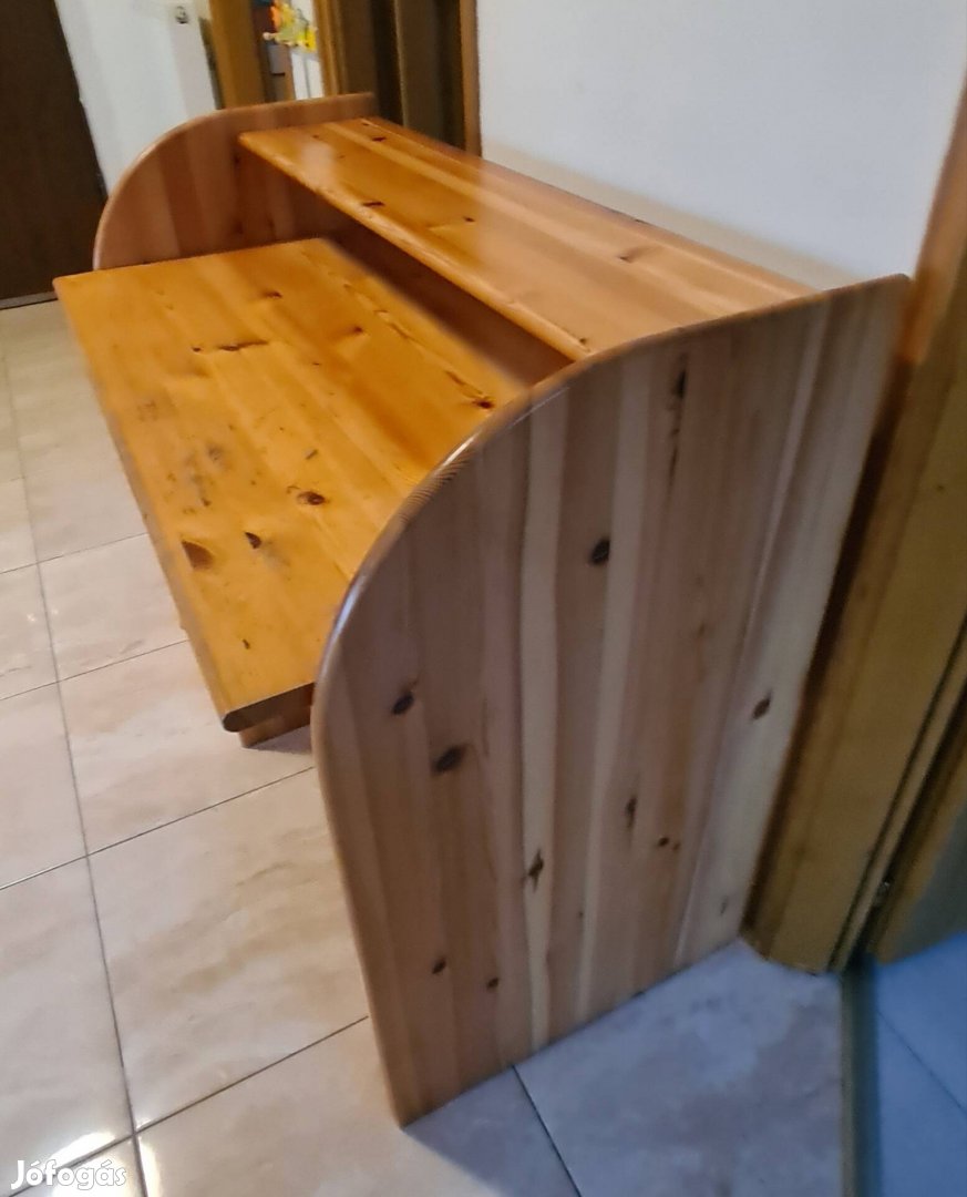 Tömör fenyő íróasztal