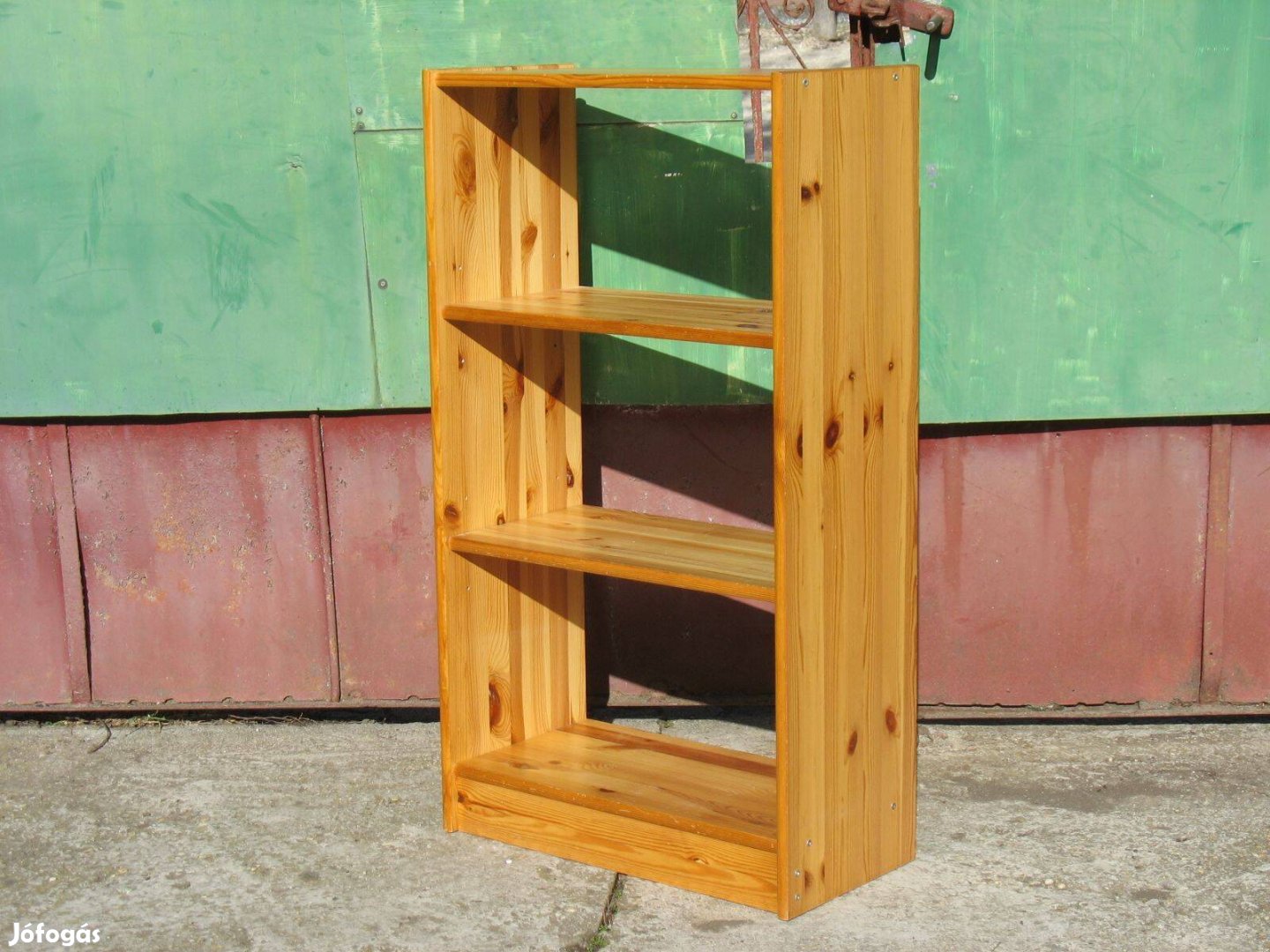 Tömör fenyő könyvespolc