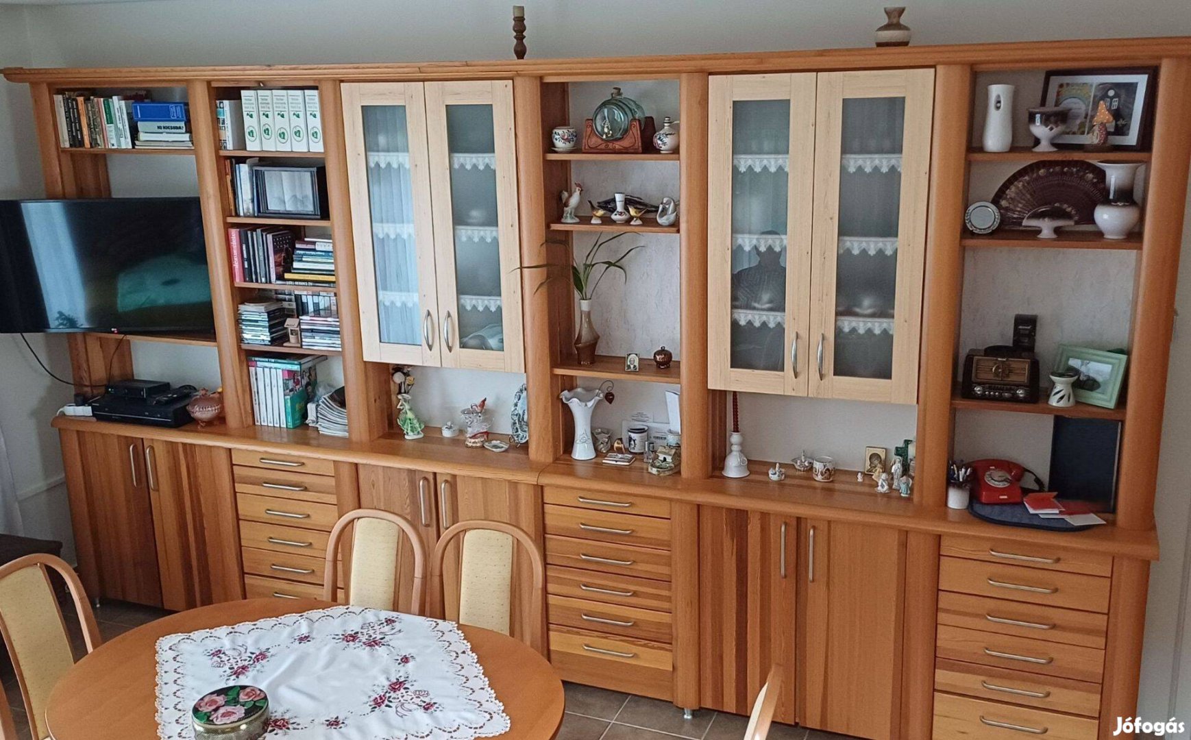 Tömör fenyő szekrénysor eladó, akár részekben is, sürgősen!