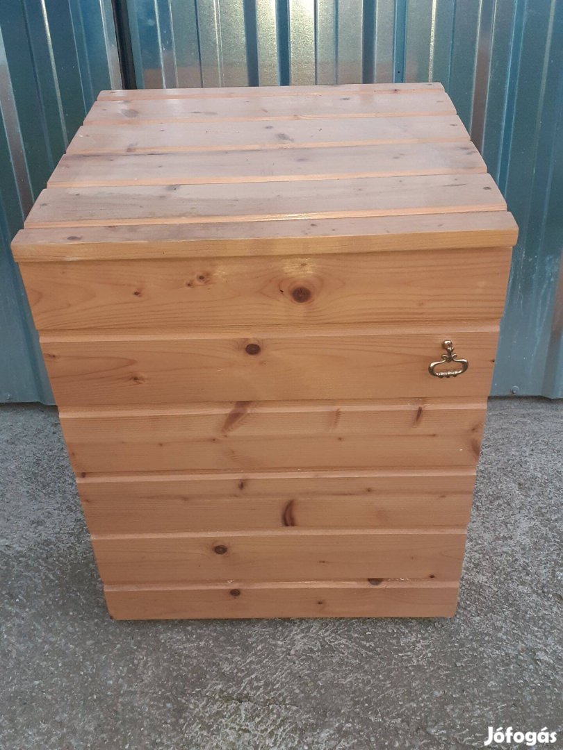 Tömör fenyő tároló 50x50x63 cm. 5.000 ft
