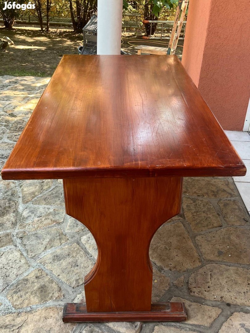 Tömör tölgyfa asztalok (H:140 x M:80 x SZ: 70)