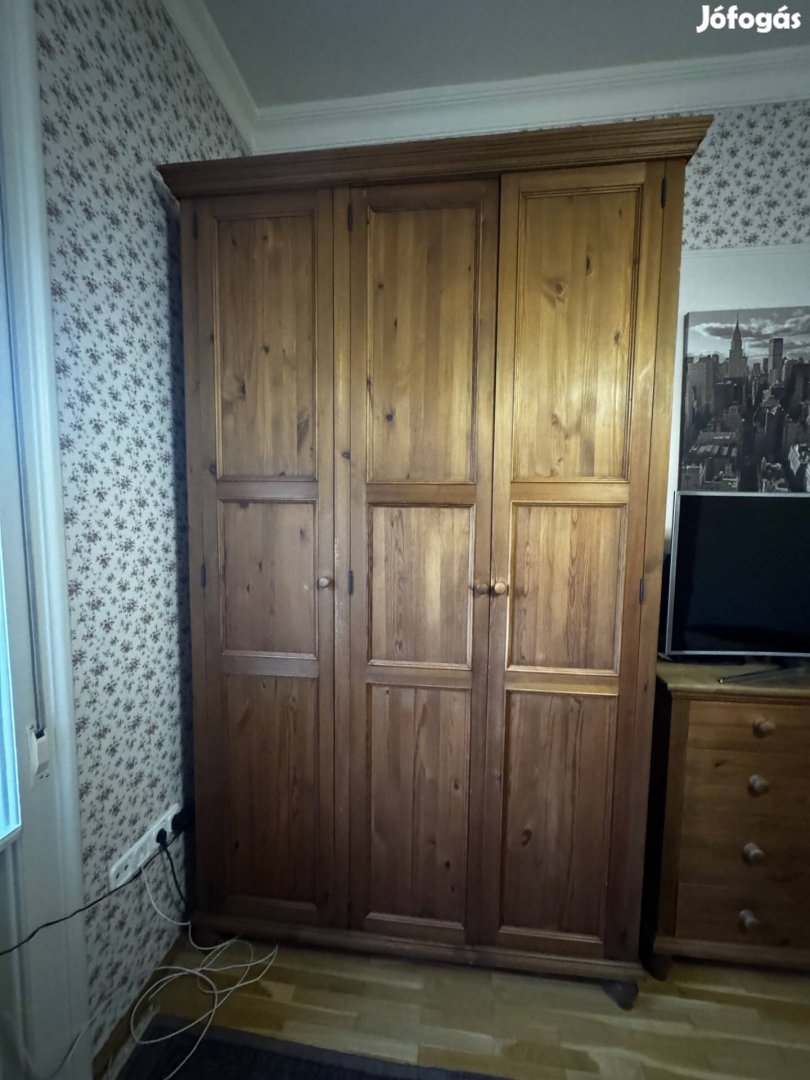 Tömörfa Gardróbszekrény (3 szárnyú) 2,5 méter magas, 1,4 széles