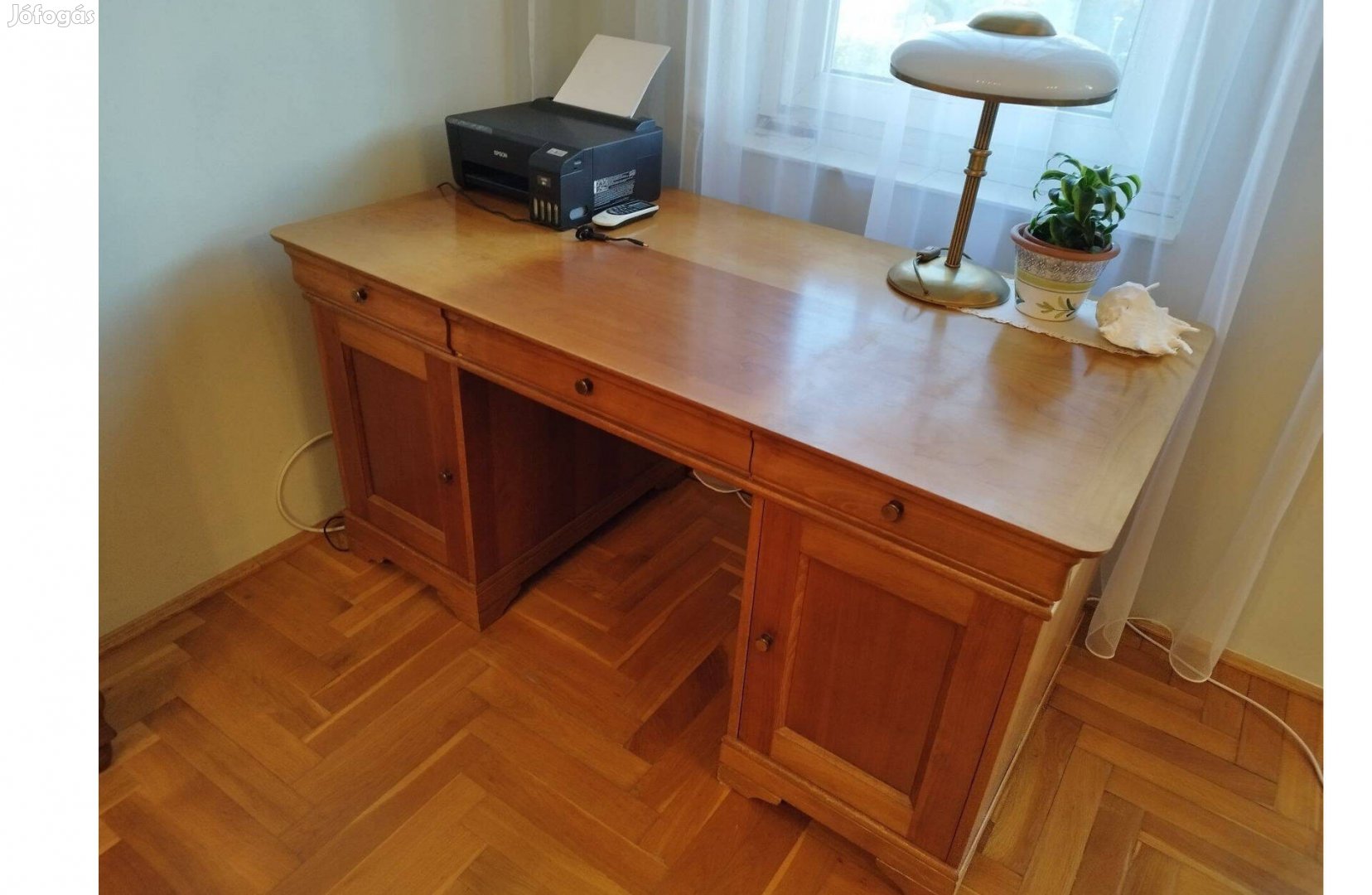 Tömörfa (cseresznye) íróasztal igényesnek eladó