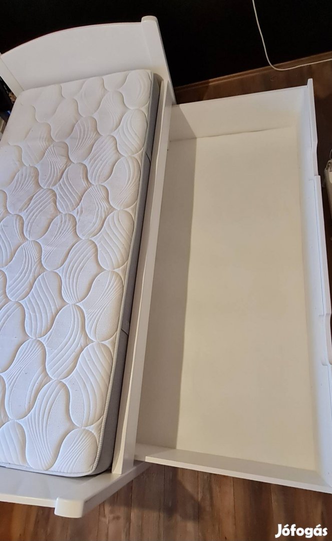 Tömörfa ágy eladó 90200 cm ágyneműtartóval