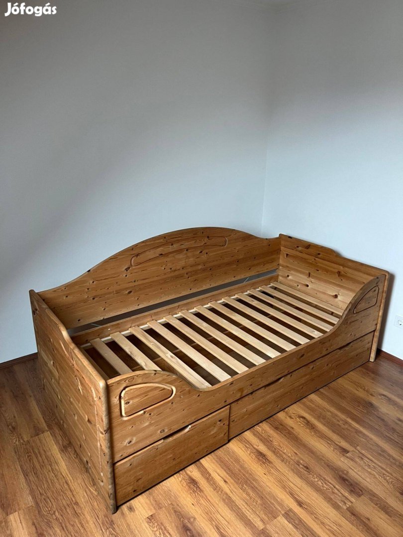 Tömörfa ágyneműtartós ágy 200x90