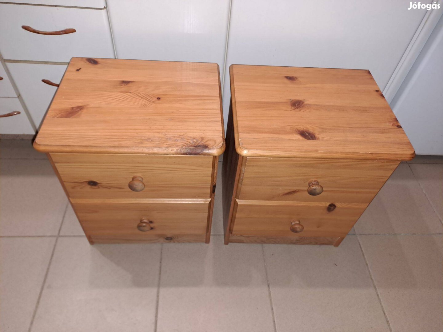 Tömörfa éjjeliszekrények