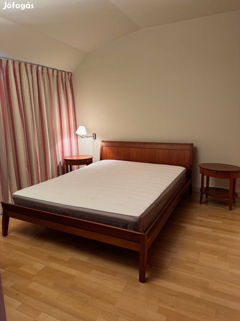 Tömörfa francia ágy komóddal éjjeliszekrényekkel