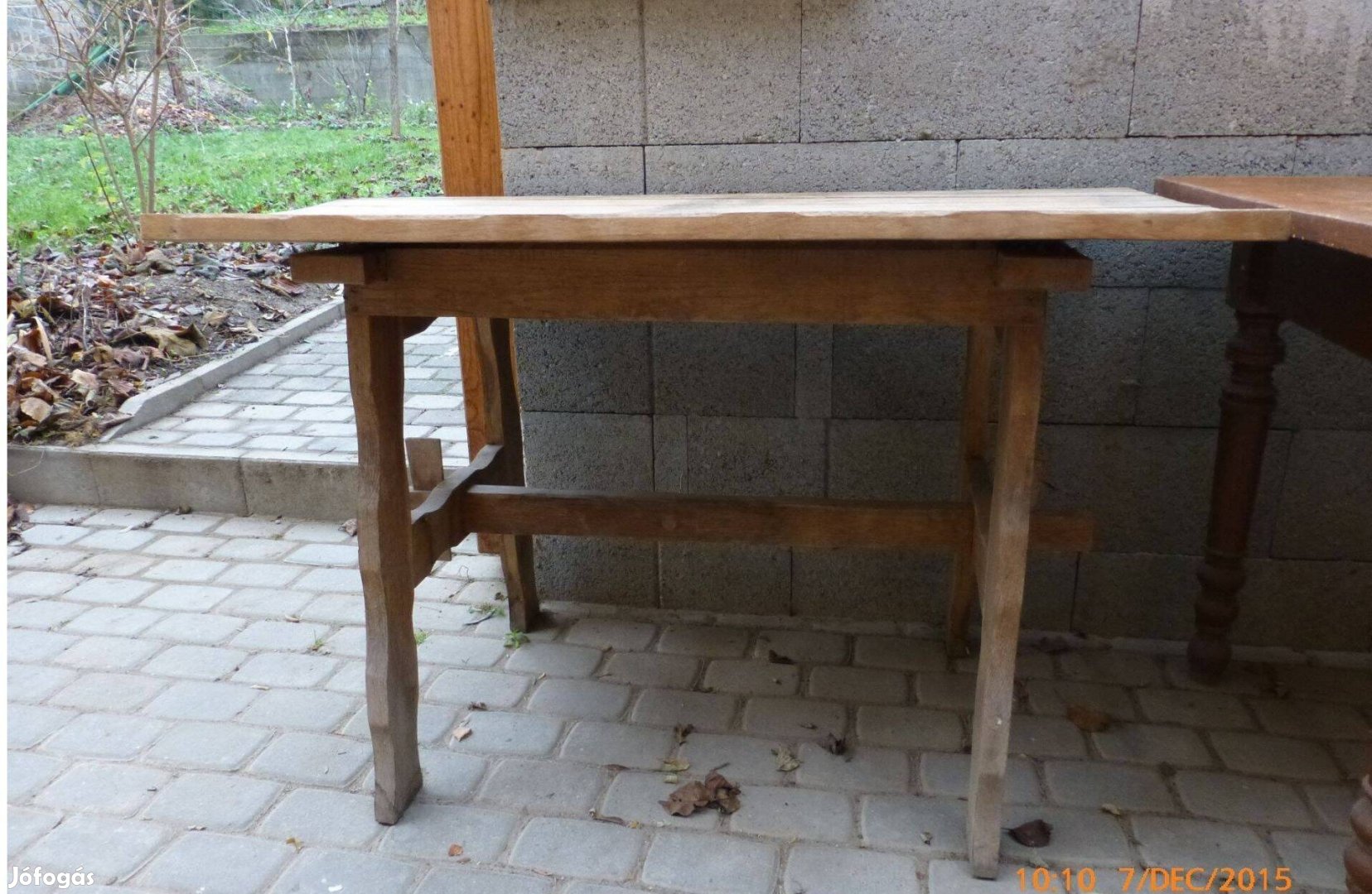 Tömörfa kültéri disznóvágó asztal , kerti asztal, erős fa asztal