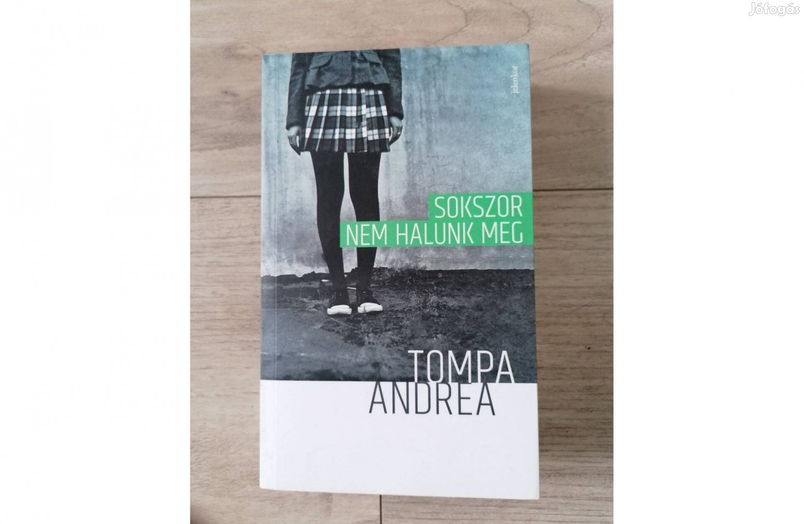Tompa Andrea Sokszor nem halunk meg könyv