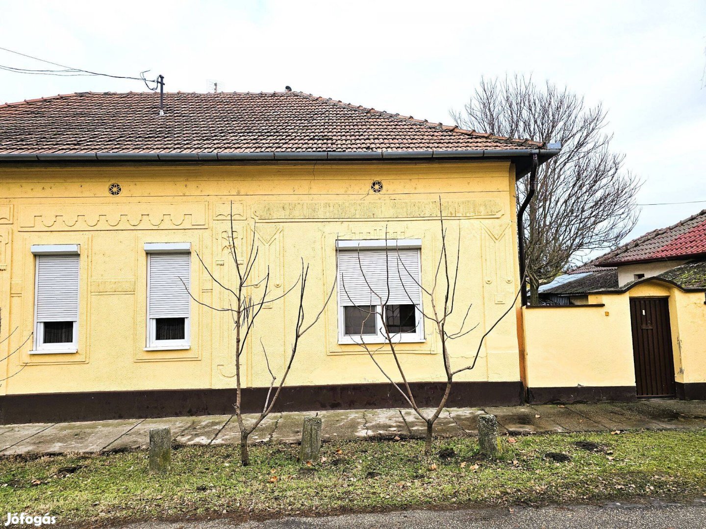 Tompa központjában 2 szobás lakás, nagy garázzsal,